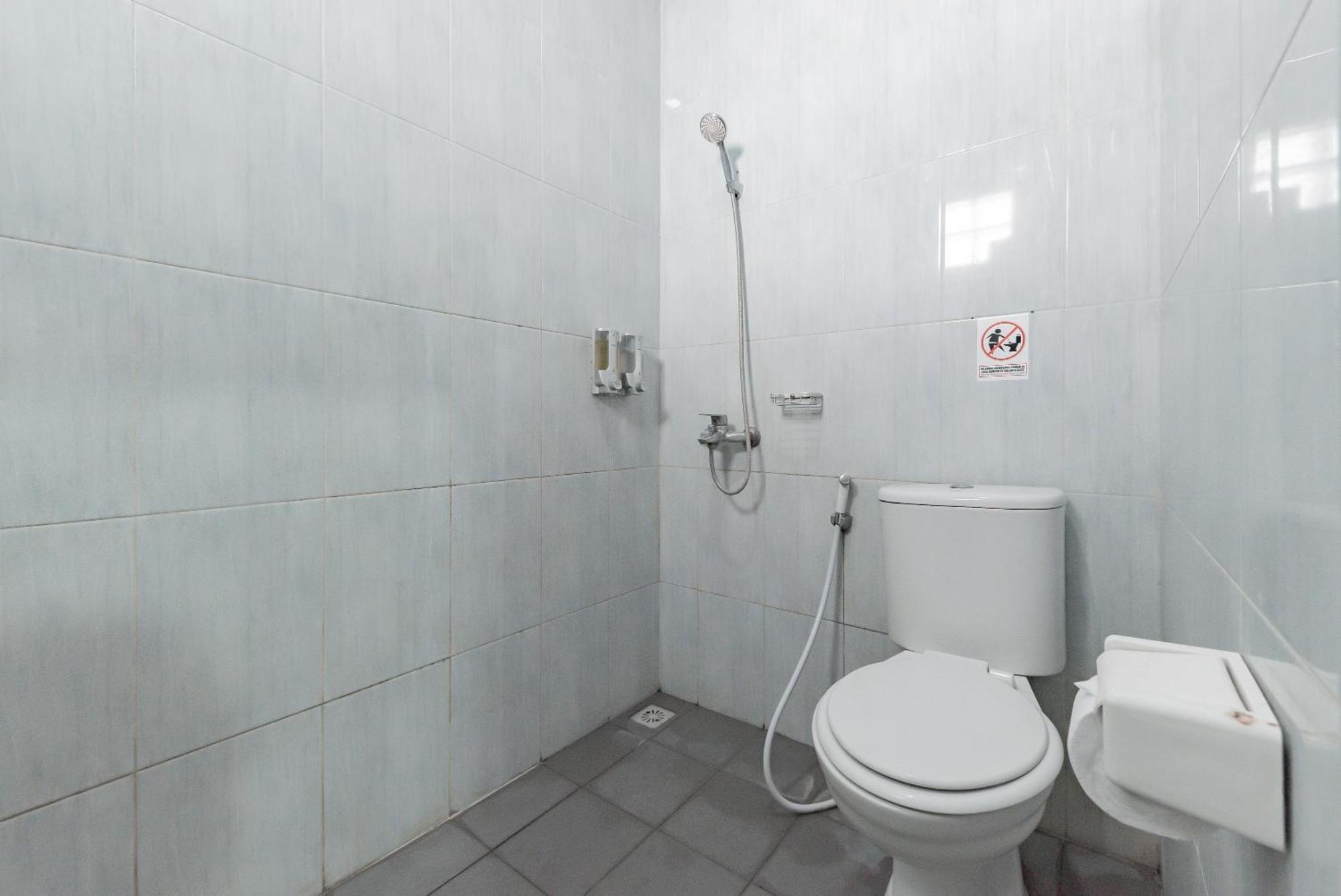 Hotel Reddoorz Near Pasar Baru Bandung Zewnętrze zdjęcie