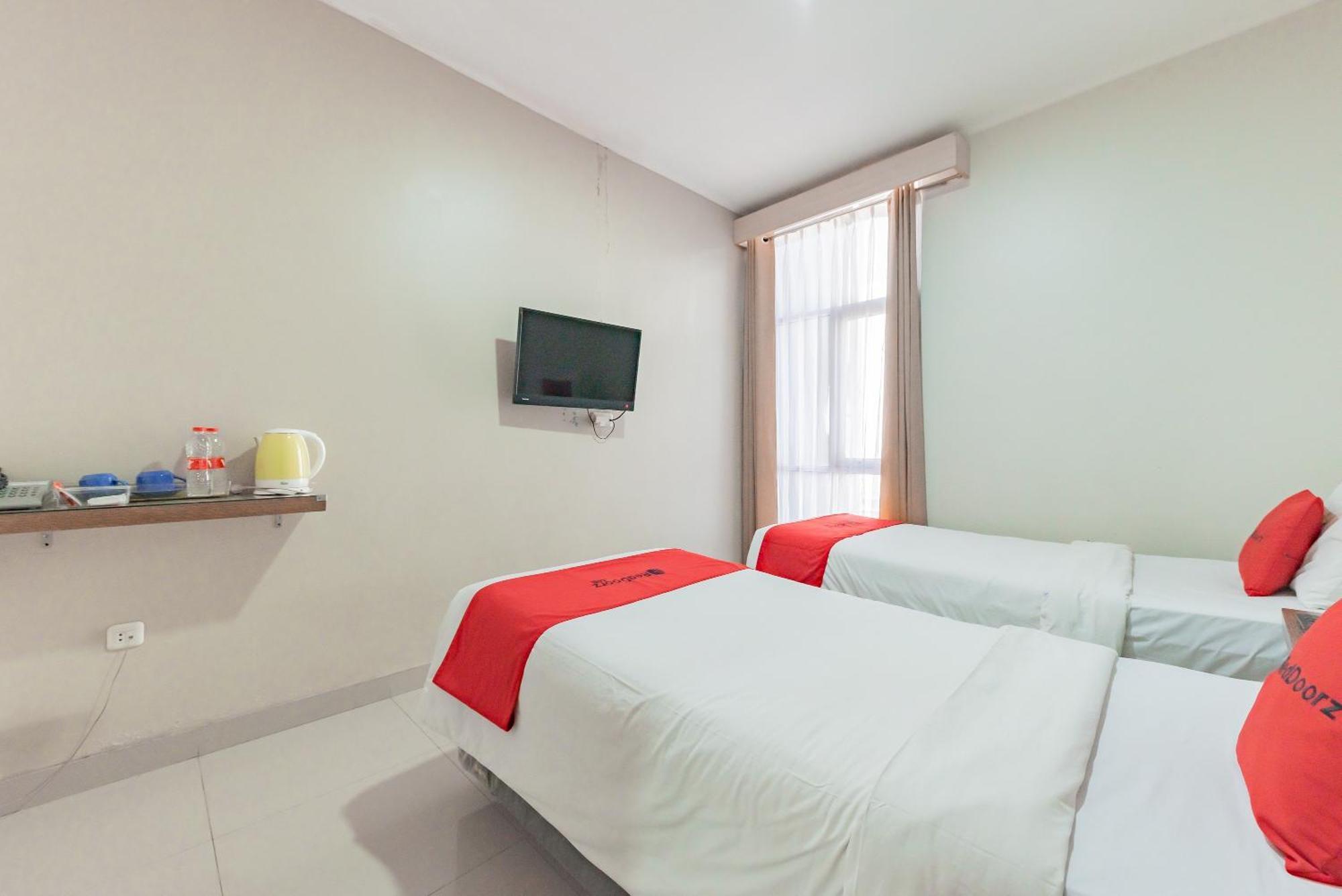 Hotel Reddoorz Near Pasar Baru Bandung Zewnętrze zdjęcie