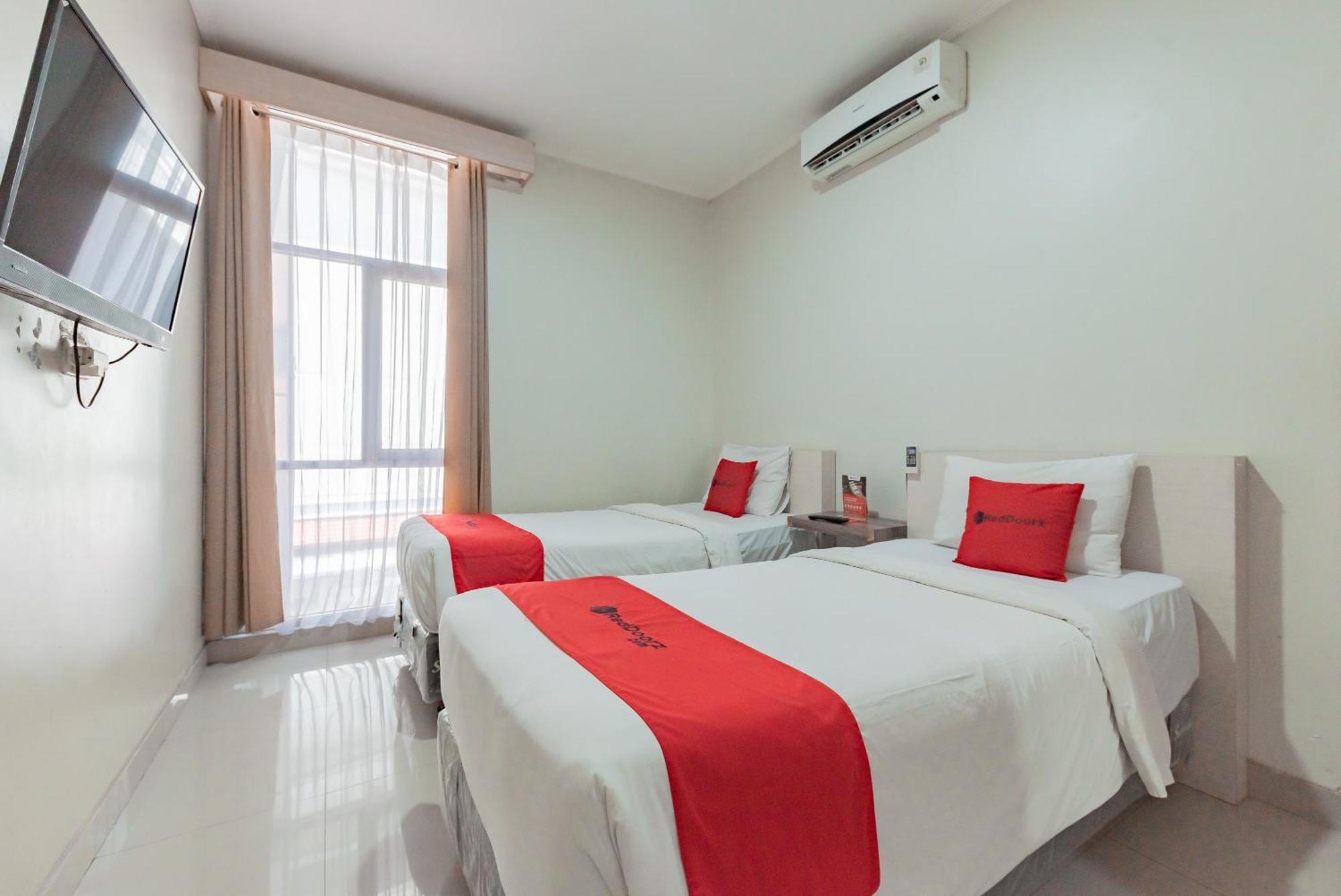 Hotel Reddoorz Near Pasar Baru Bandung Zewnętrze zdjęcie