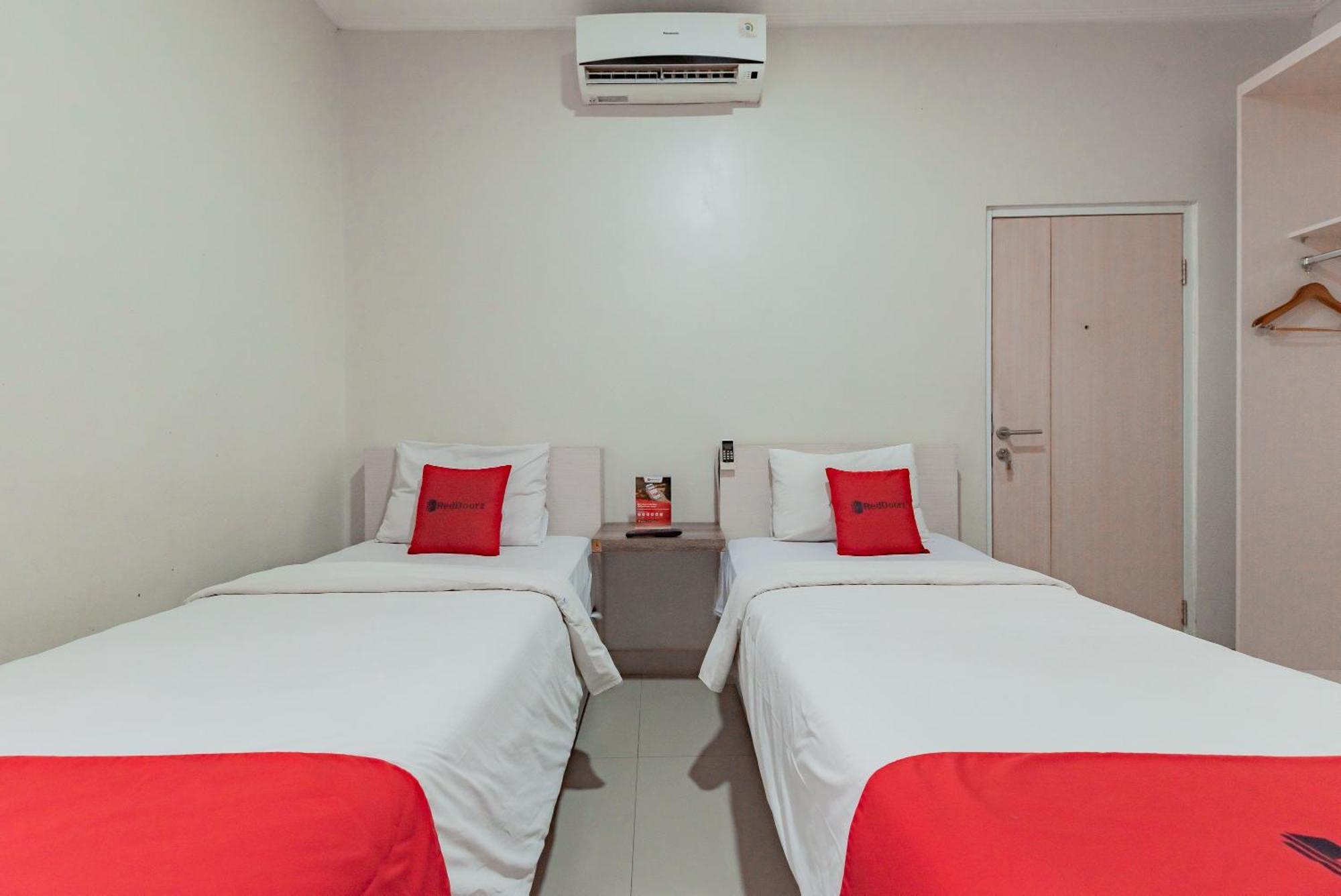 Hotel Reddoorz Near Pasar Baru Bandung Zewnętrze zdjęcie
