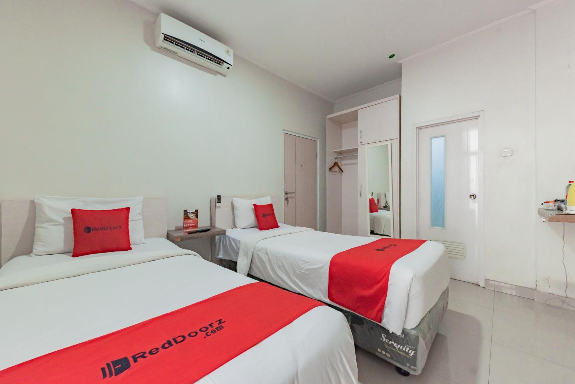 Hotel Reddoorz Near Pasar Baru Bandung Zewnętrze zdjęcie